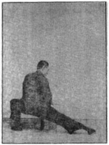 《昆吾劍譜》 李凌霄 (1935) - posture 40