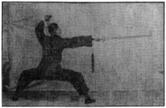 《昆吾劍譜》 李凌霄 (1935) - posture 47
