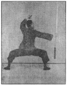 《昆吾劍譜》 李凌霄 (1935) - posture 76